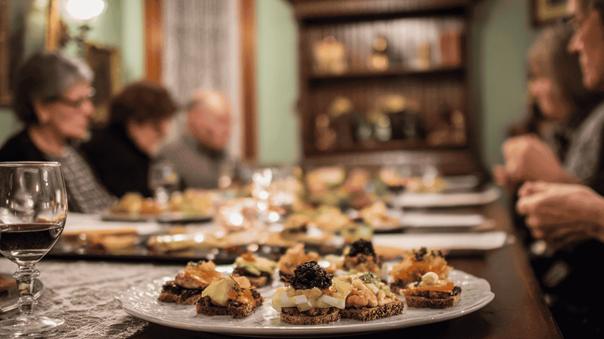 hapjes tijdens een proeverij